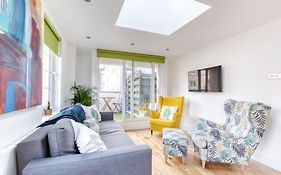 Central Bright 3 Bed Flat With Parking